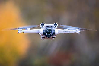 DJI dronai